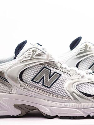 NEW BALANCE 530 Low Top Sneakers