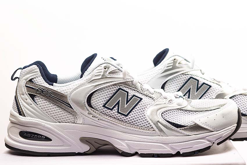 NEW BALANCE 530 Low Top Sneakers